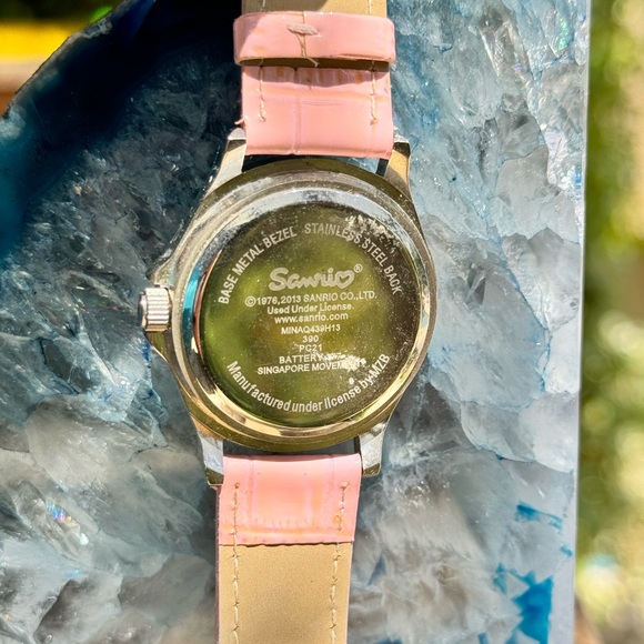 A Pink Minnie Mouse with a Pink Bow Watch - Picture 7 of 10